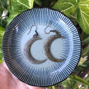 🌙 crescent moon earrings